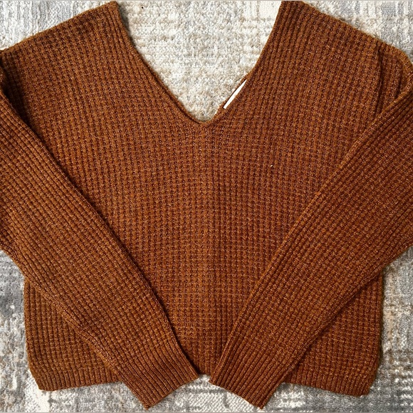 Pink Rose Sweaters - NWT “PINK ROSE” RUST/BROWN CROPPED SWEATER W/BUTTON DETAIL BACKING M